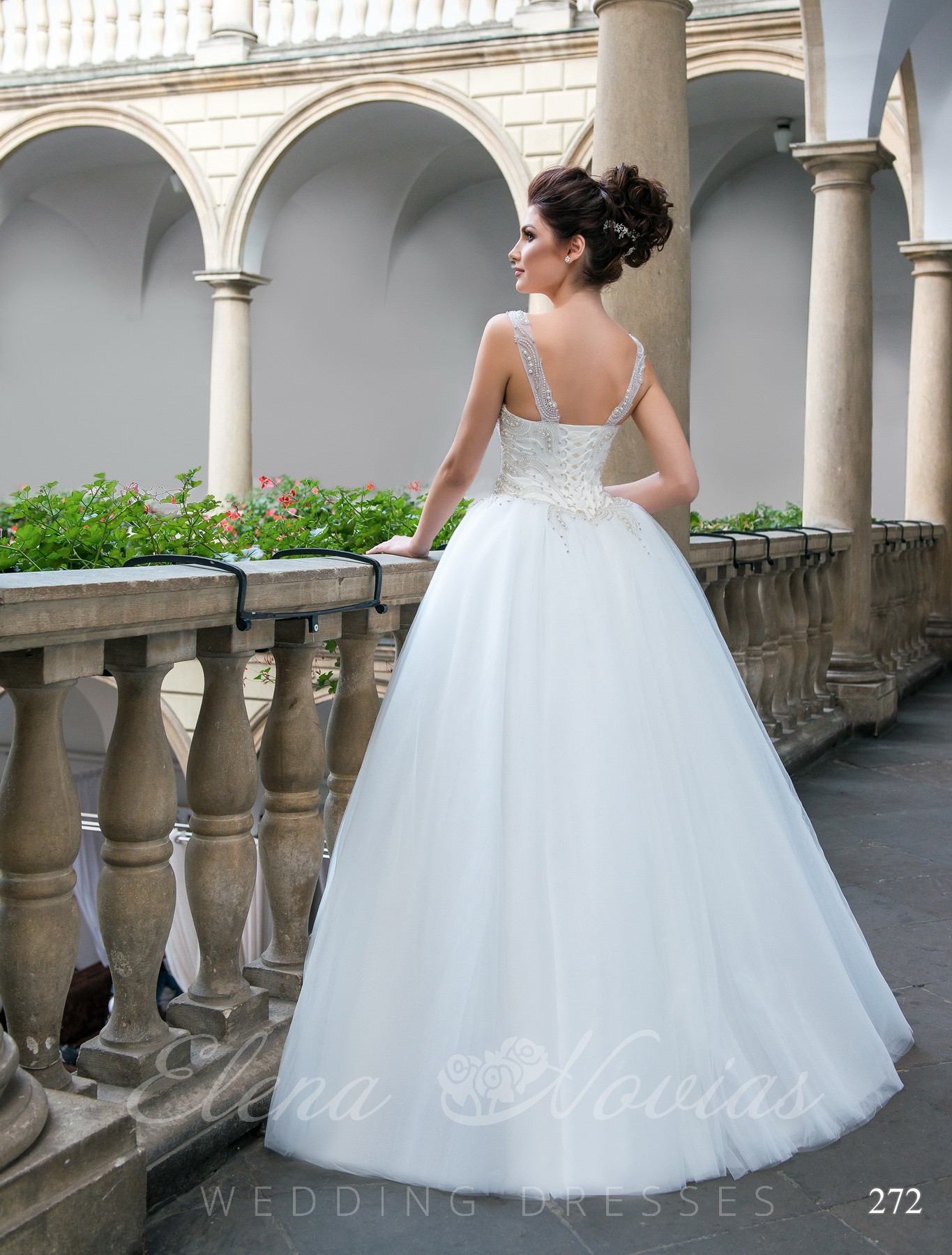 Свадебное платье с вырезом модель 272